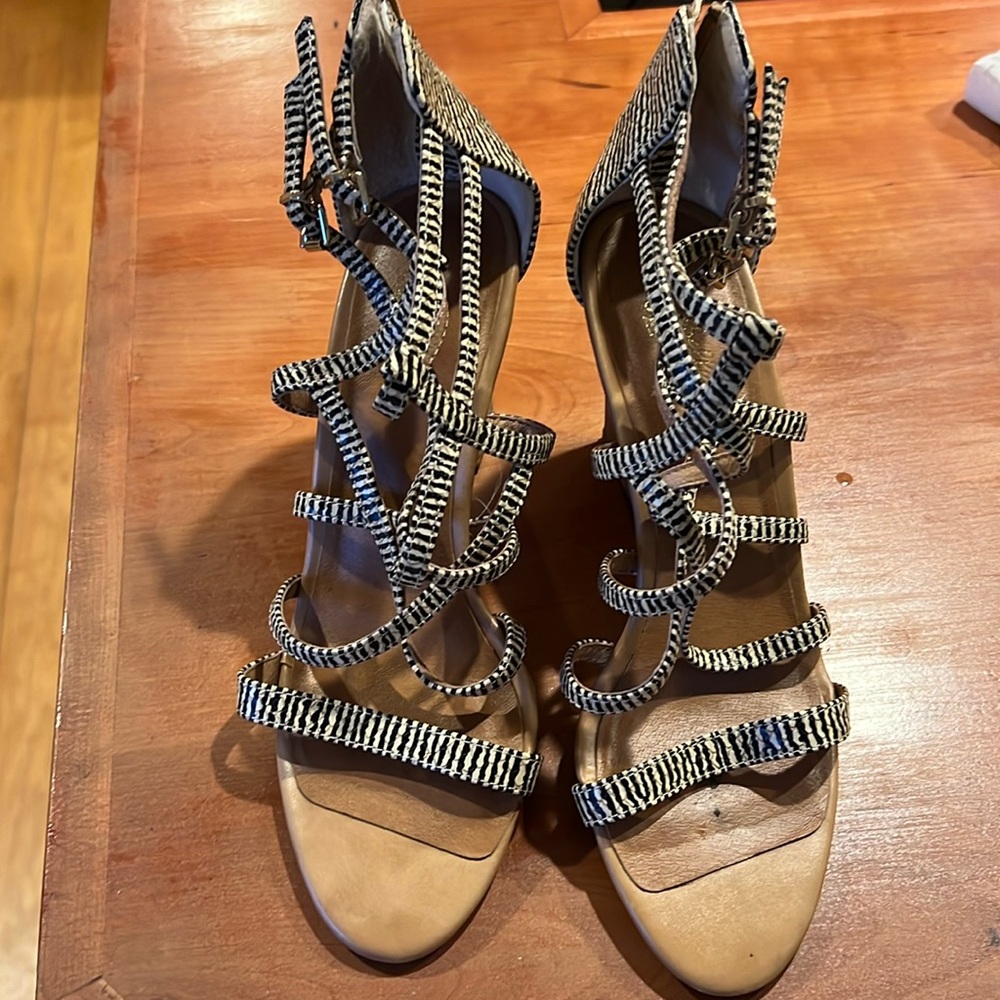 Seychelles strapping wedges